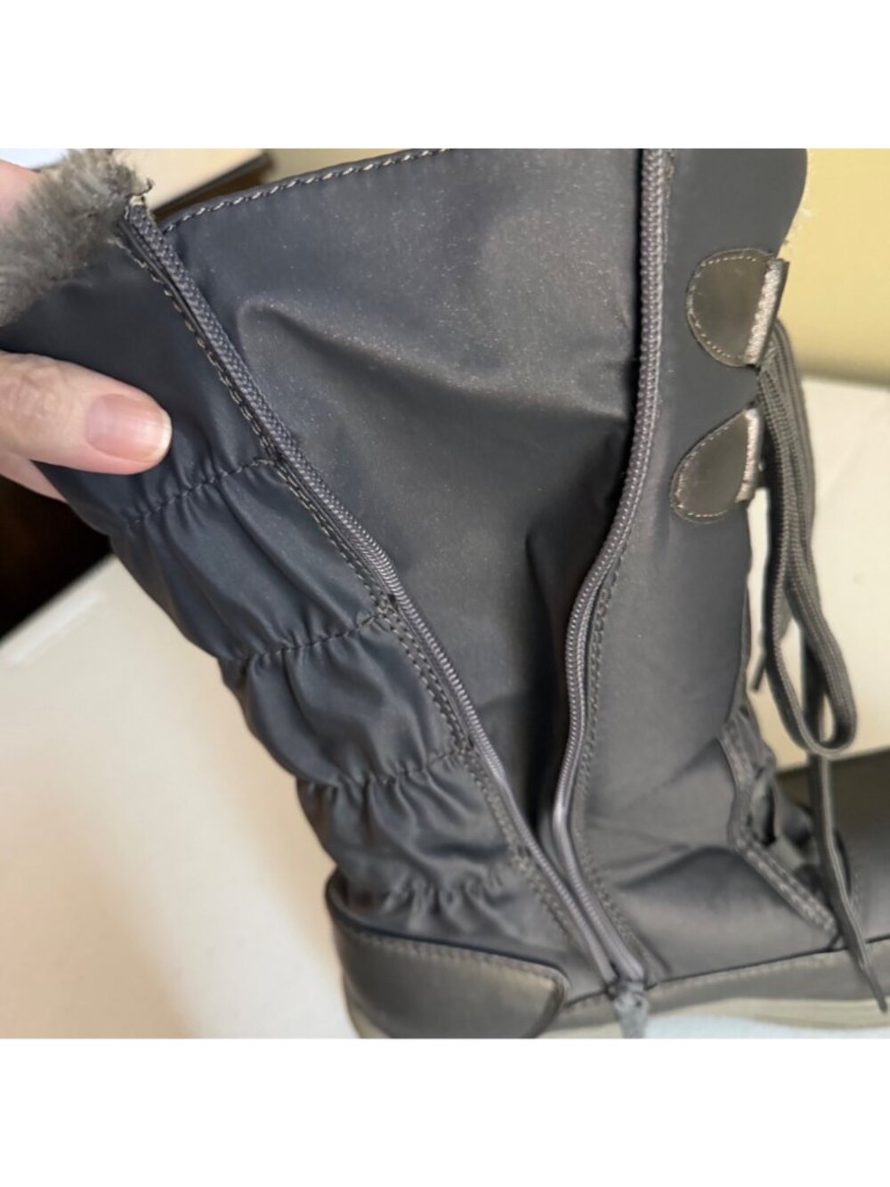Totes Womens Gray Winter Boots Snow Boots Faux Fur Lining 9M Laces & Side Zipper - Picture 4 of 10